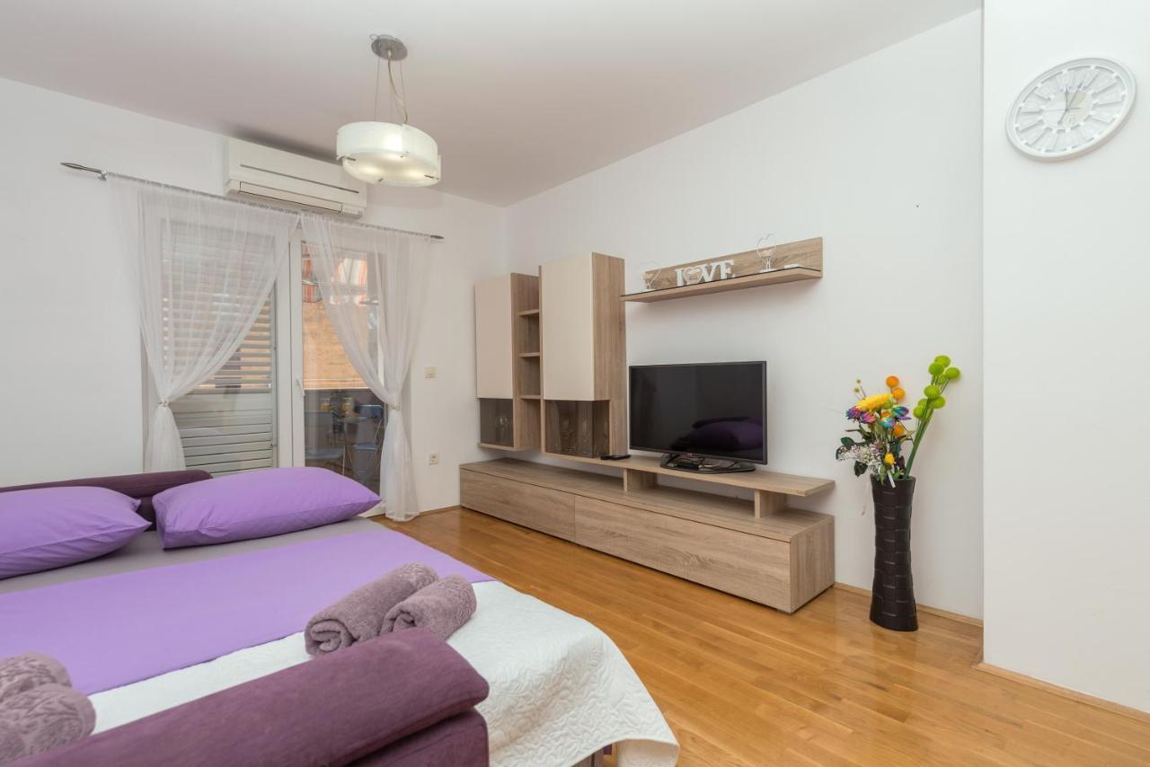 Violet Apartment